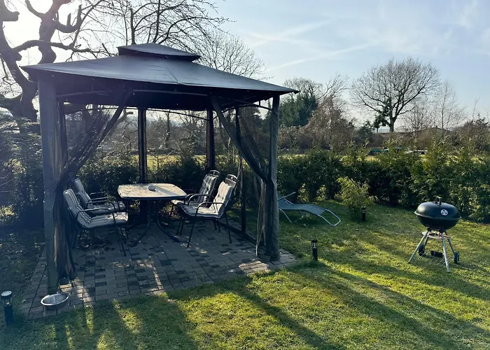 Ferienwohnung Am See Dillich - Ruhige Lage - Eigener Garten - Direkt Neben Einem Natursee
