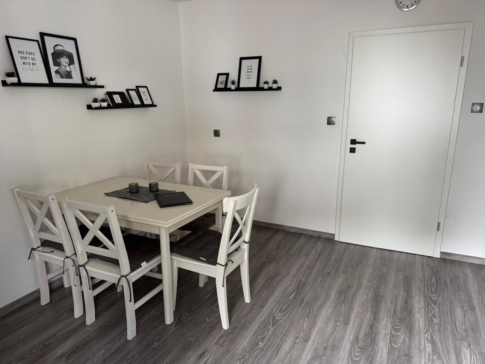 Am Dillich - Ruhige Lage - Eigener Garten - Direkt Neben Einem Natursee Apartment